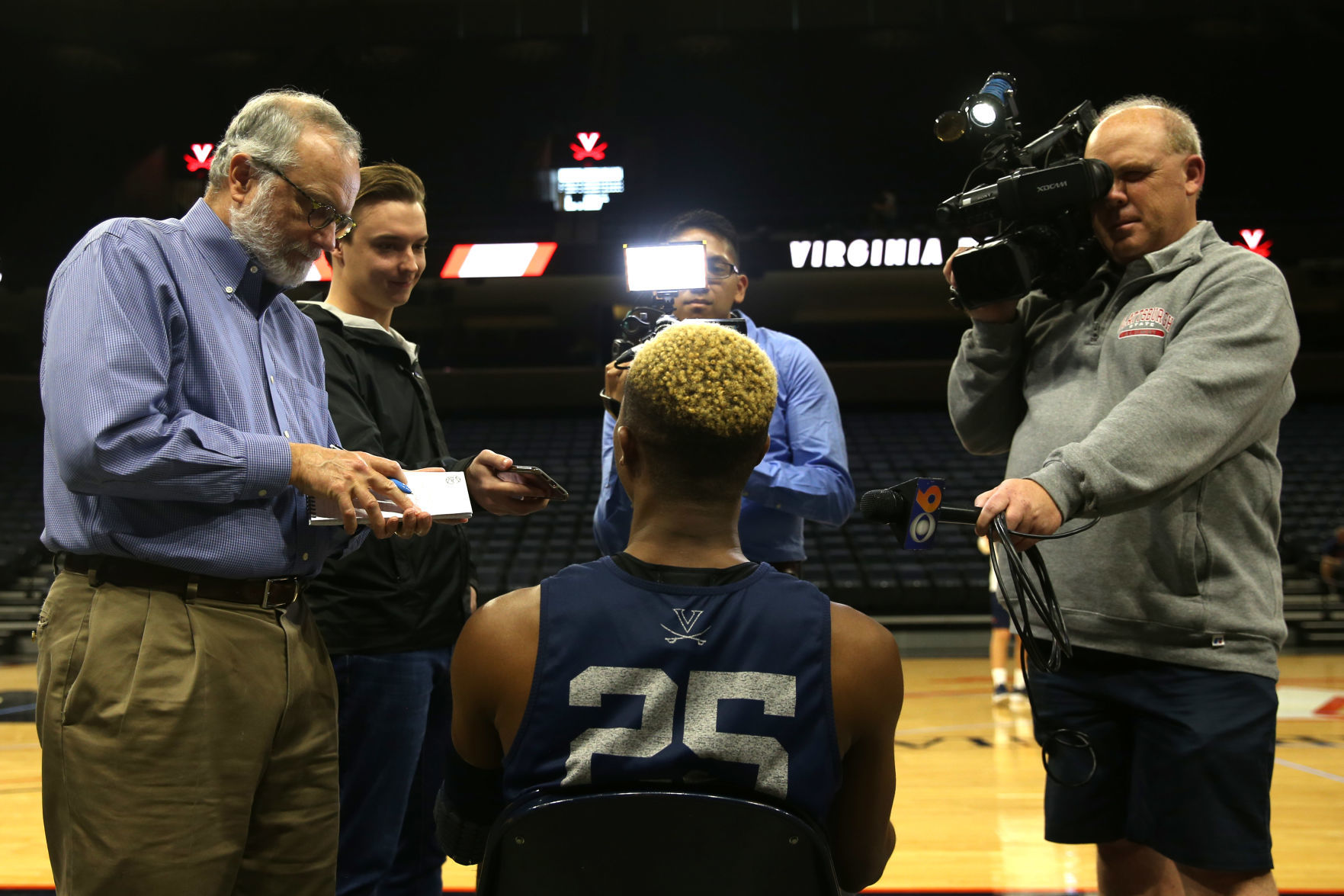 20191030_cdp_sports_uvamediaday36.JPG